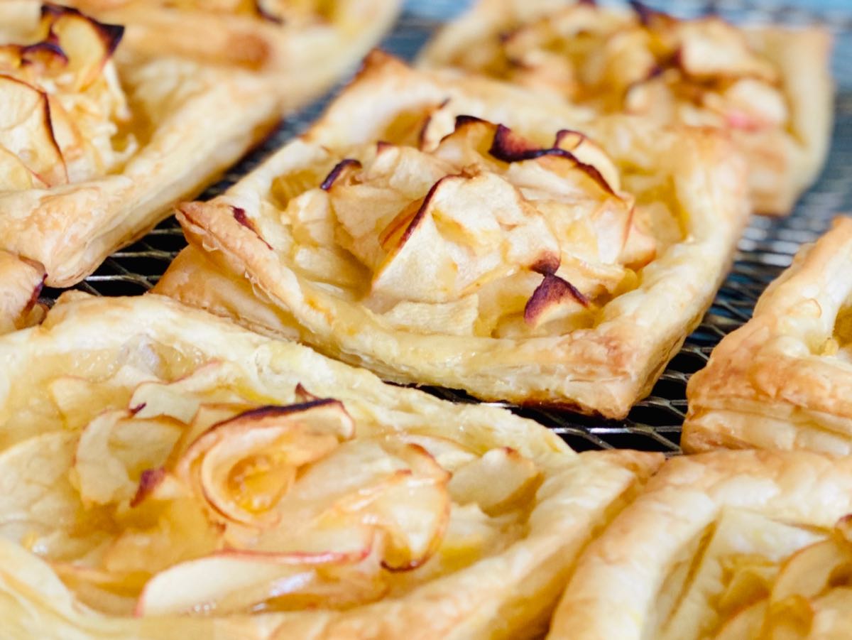 Quick and Easy Apple Tarts | cookglobaleatlocal.com
